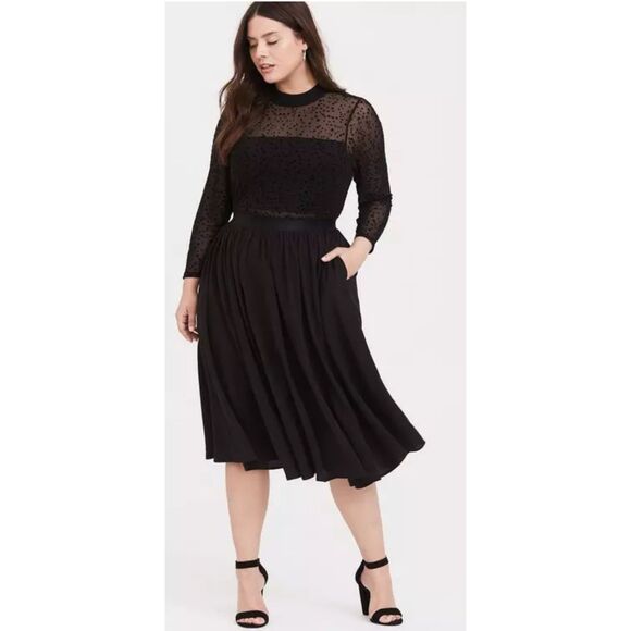 TORRID Black Flocked Star Mock Neck Midi Dress Size 18 - Picture 2 of 12